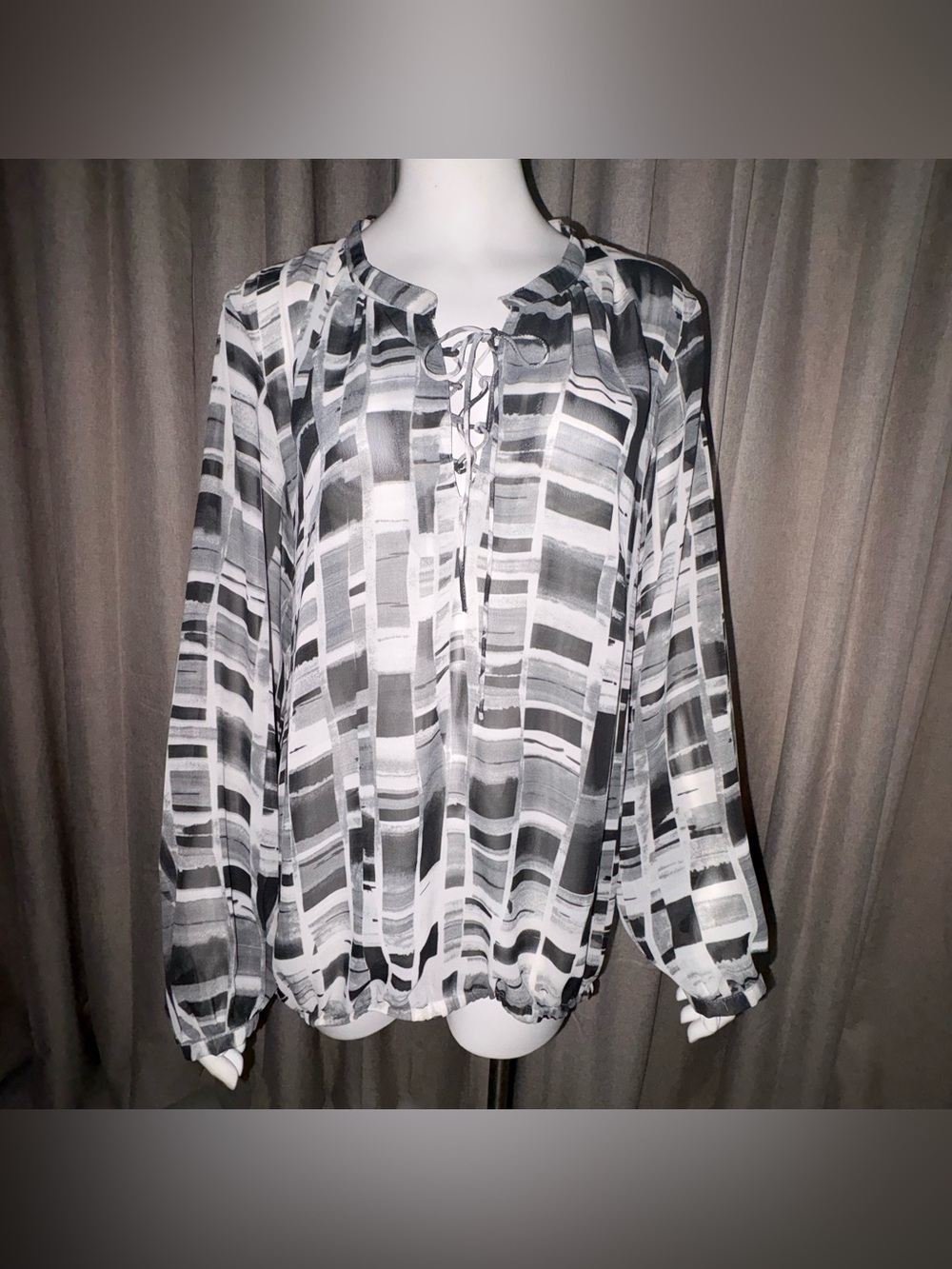 Ashley Stewart SZ 14/16 new with tags sheer Black & White Geometric Tie-Front